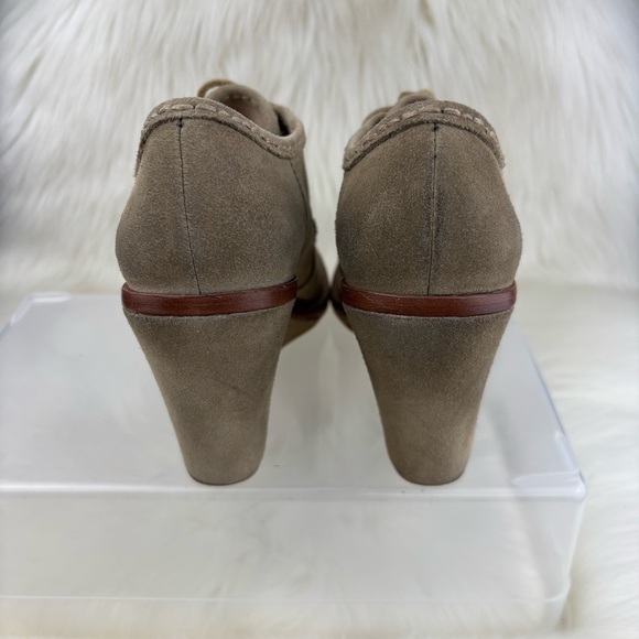 Frye Tan Wedge Booties with Moccasin Design
Size 9 Woman’s - Picture 6 of 13